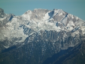 81 Lontano bellissima montagna 